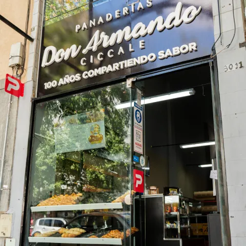 Fachada Don Armando Ciccale 100 años